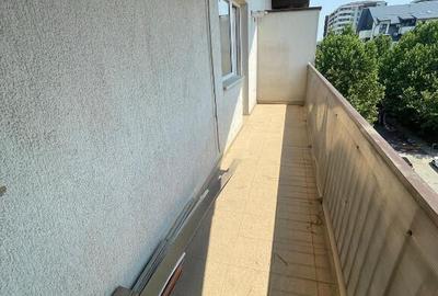 Apartament cu 3 camere|semidecomandat - 1