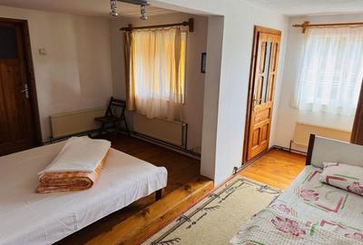 Casă cu 4 camere cu Teren 780 Mp în Fundata - 3