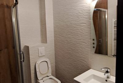 Apartament cu 3 camere semidecomandat, mobilat în 13 Septembrie - 20