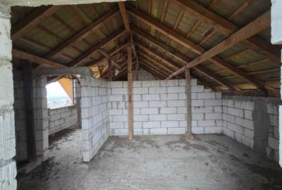 Casă cu 4 camere în Câmpu Mare - 9