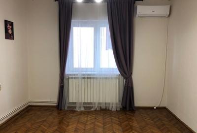 Casă cu 3 camere decomandat cu Teren 130 Mp în Central