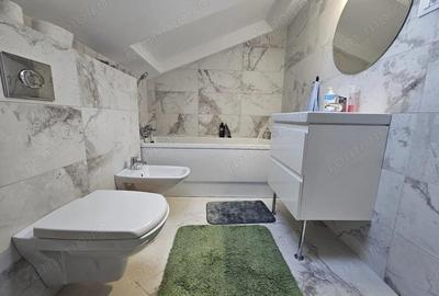 Casă cu 6 camere cu Teren 570 Mp în Lunei