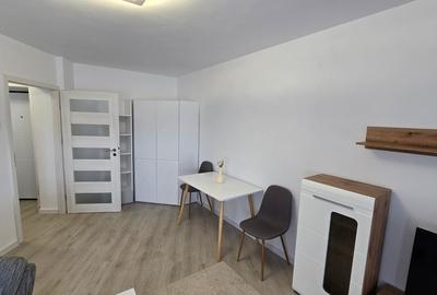 Garsonieră decomandată, mobilată în 13 Septembrie - 2