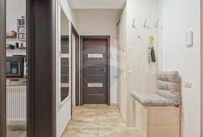 Apartament cu 2 camere decomandat, mobilat în Tractorul - 21