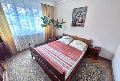Apartament cu 3 camere decomandat, mobilat în Cetate