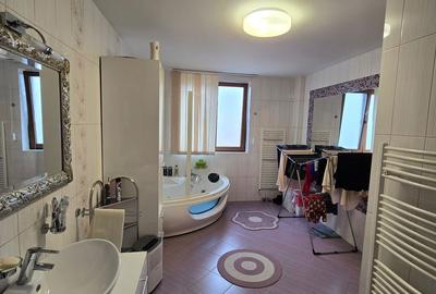 Apartament cu 4 camere în Ultracentral