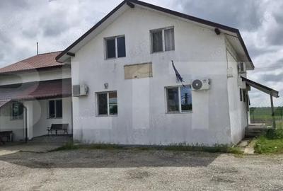Casă cu Teren 5423 Mp în Central