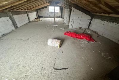 Casă cu 4 camere cu Teren 300 Mp în Central - 2