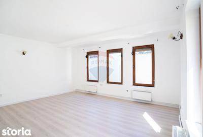 Casă cu 6 camere cu Teren 380 Mp în Găvana