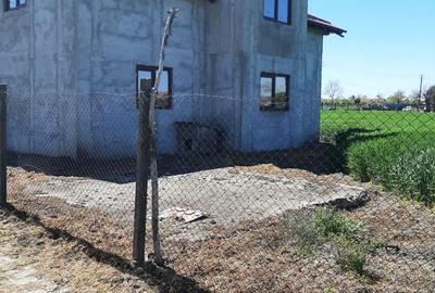 Casă cu Teren 3400 Mp în Ivanda - 1