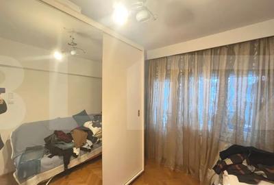 Apartament cu 4 camere decomandat în Central - 4