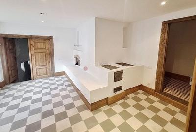 Casa saseasca cu teren generos - 25
