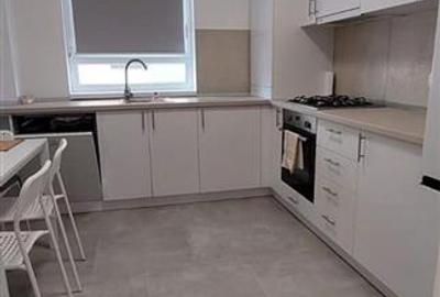 Apartament cu 2 camere decomandat, mobilat în Tractorul - 2