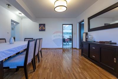 Casă cu 7 camere cu Teren 1617 Mp în Central - 19