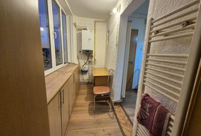 Vanzare apartament 2 camere decomandat etaj intermediar  Str.Carpatilor - 12