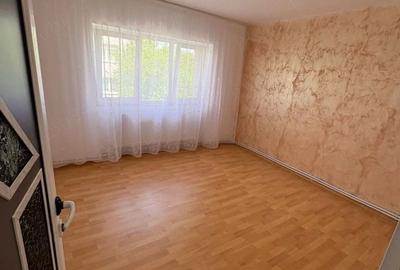 Apartament cu 2 camere decomandat în Steaua