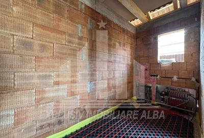 Casă individuală cu 4 camere cu Canalizare în Cetate - 8