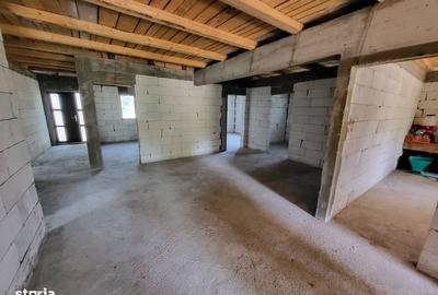 Casă cu 4 camere cu Teren 1233 Mp în Odaia Manolache