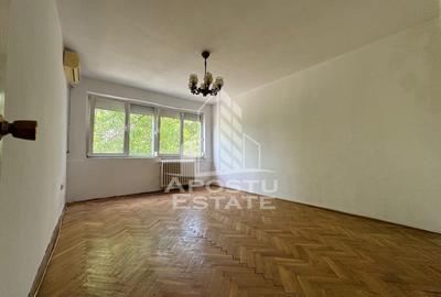 Apartament cu 3 camere decomandat în Olimpia-Stadion