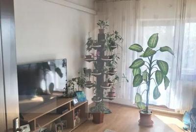 Apartament cu 4 camere decomandat în Miorița