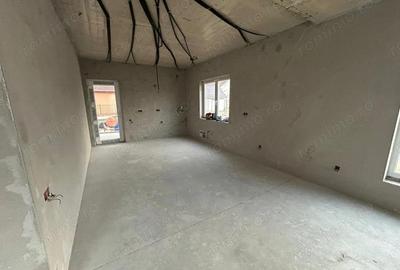 Casă cu 4 camere cu Teren 500 Mp în Central - 1