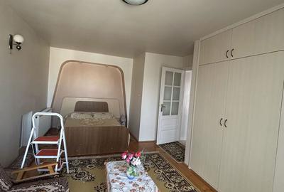 Casă cu 7 camere cu Teren 1300 Mp în Central - 2