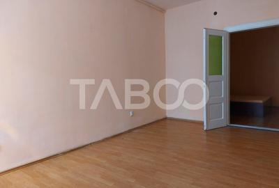 Apartament la casa 52 mp 2 camere terasa pivnita central Cisnadie - 7