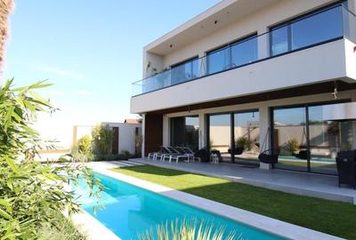 Casă individuală cu 6 camere în Petrești - 1