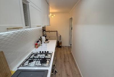 Apartament cu 3 camere semidecomandat în Tomis Nord