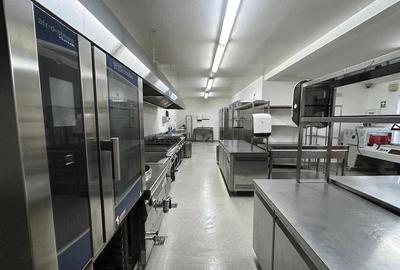 Spațiu comercial, de 75 mp, în Central - 4