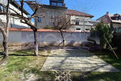 Casă individuală cu 8 camere cu Canalizare în Capitale - 47