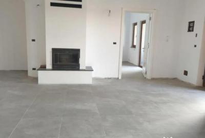 Casă cu 7 camere cu Teren 2500 Mp în Marginea - 2