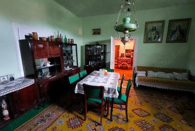 Casă cu 4 camere cu Teren 3600 Mp în Grăniceri - 3