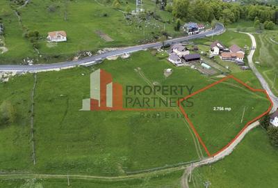 Teren Fundata cu vedere la muntii Bucegi - 3