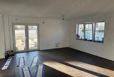 Casă cu 5 camere cu Teren 404 Mp în Km 5 - 13