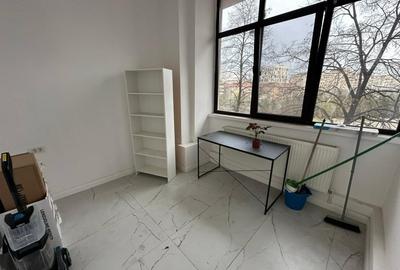 Spatiu de birou, 10mp, pretabil birou, Zona Teatrul National Marin Sorescu - 1
