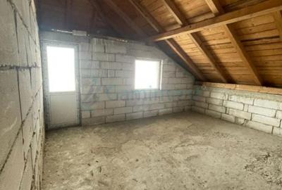Casă cu 4 camere cu Teren 1000 Mp în Ceica - 1
