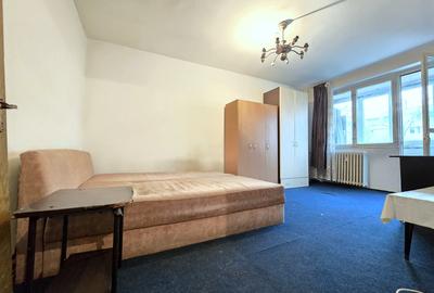 Apartament cu 3 camere decomandat în Lacul Tei