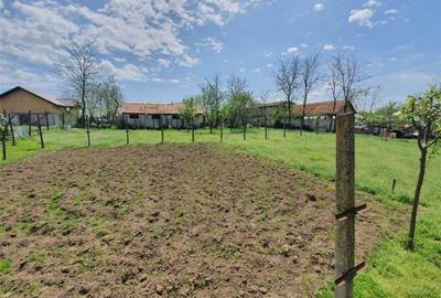 Casă cu 7 camere cu Teren 1400 Mp în Căldărăști - 2