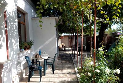 Casă cu 3 camere cu Canalizare în Central - 2