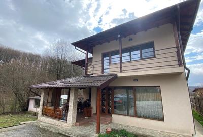 Casă individuală cu 5 camere în Bascov