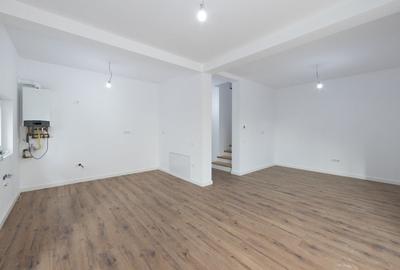 Despartit prin casa scarii! Zona buna! Asfalt! Toate utilitatile! - 9