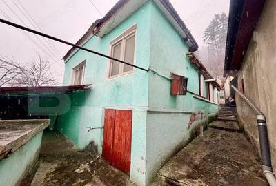 Casă cu 4 camere cu Teren 318 Mp în Central - 1