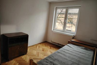 Pia?a 700 - apartament 3 camere - 2