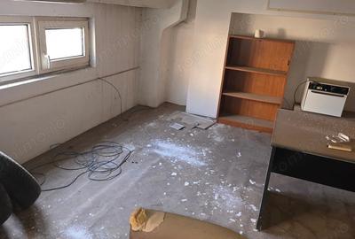 Spațiu comercial, de 130 mp, în Central - 4