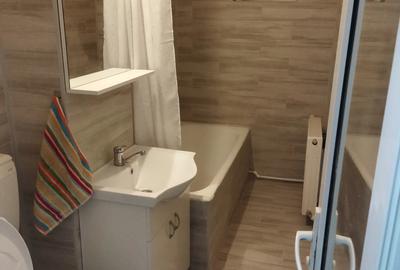Inchiriez apartament cu doua camere micro 21 langa ?coala nr.3 - 5