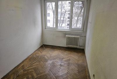 Apartament cu 3 camere semidecomandat în Costin Georgian - 2