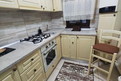 Apartament cu 3 camere semidecomandat în Central - 2