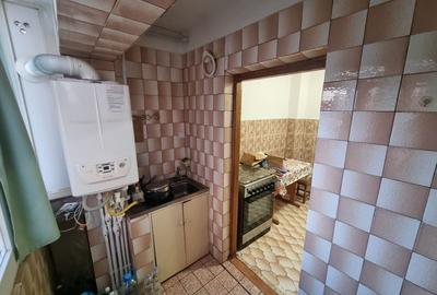 Apartament cu 3 camere decomandat, mobilat în Casa de Cultură