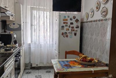 Apartament cu 3 camere decomandat în Central - 1